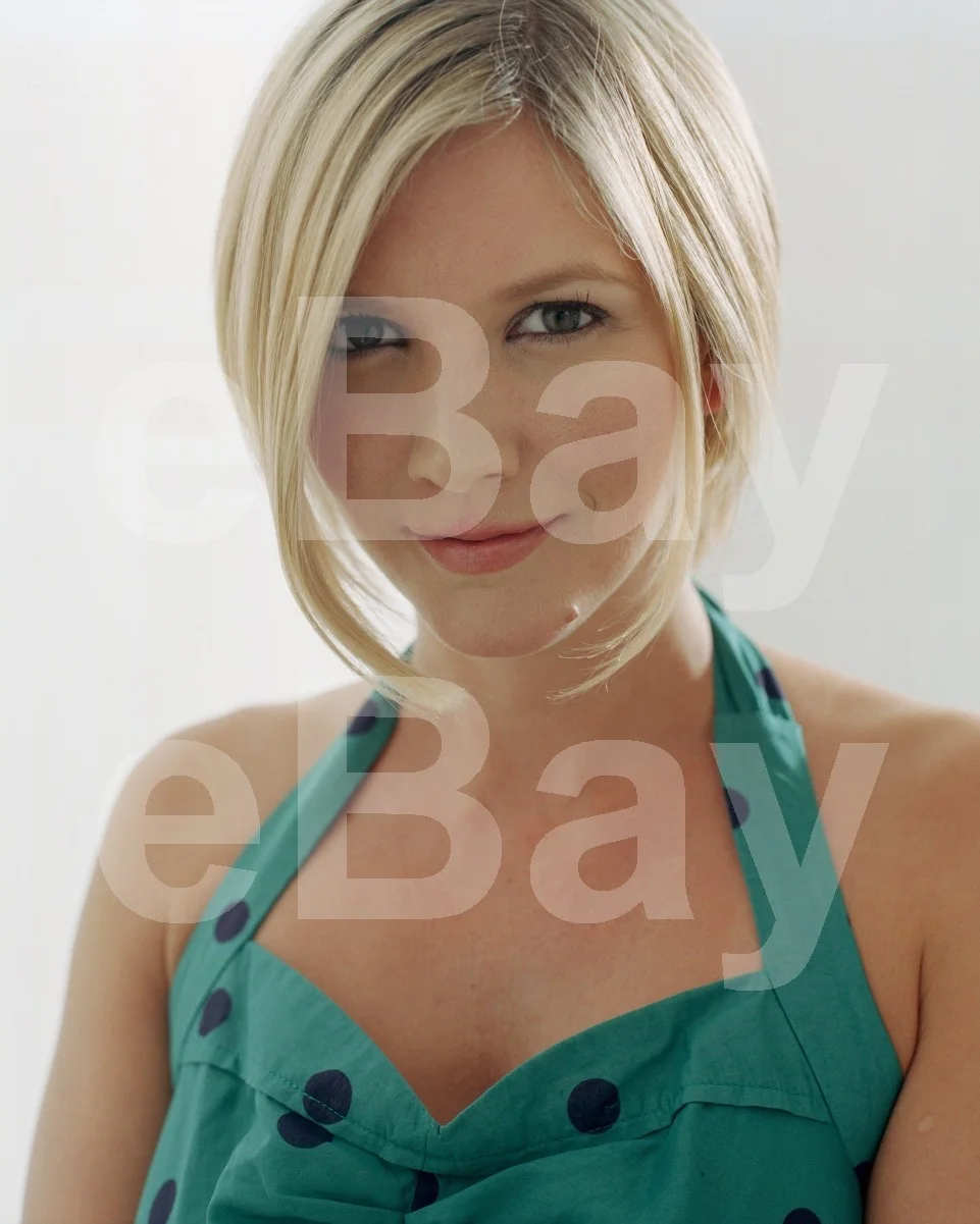 Lisa Faulkner 16x12 Photo Poster Print, изображение 4
