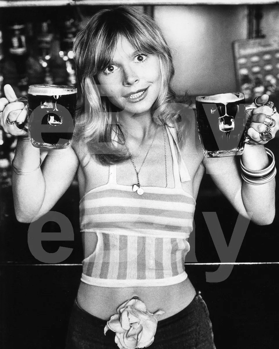 Katy Manning 16x12 Photo Poster Print, изображение 4