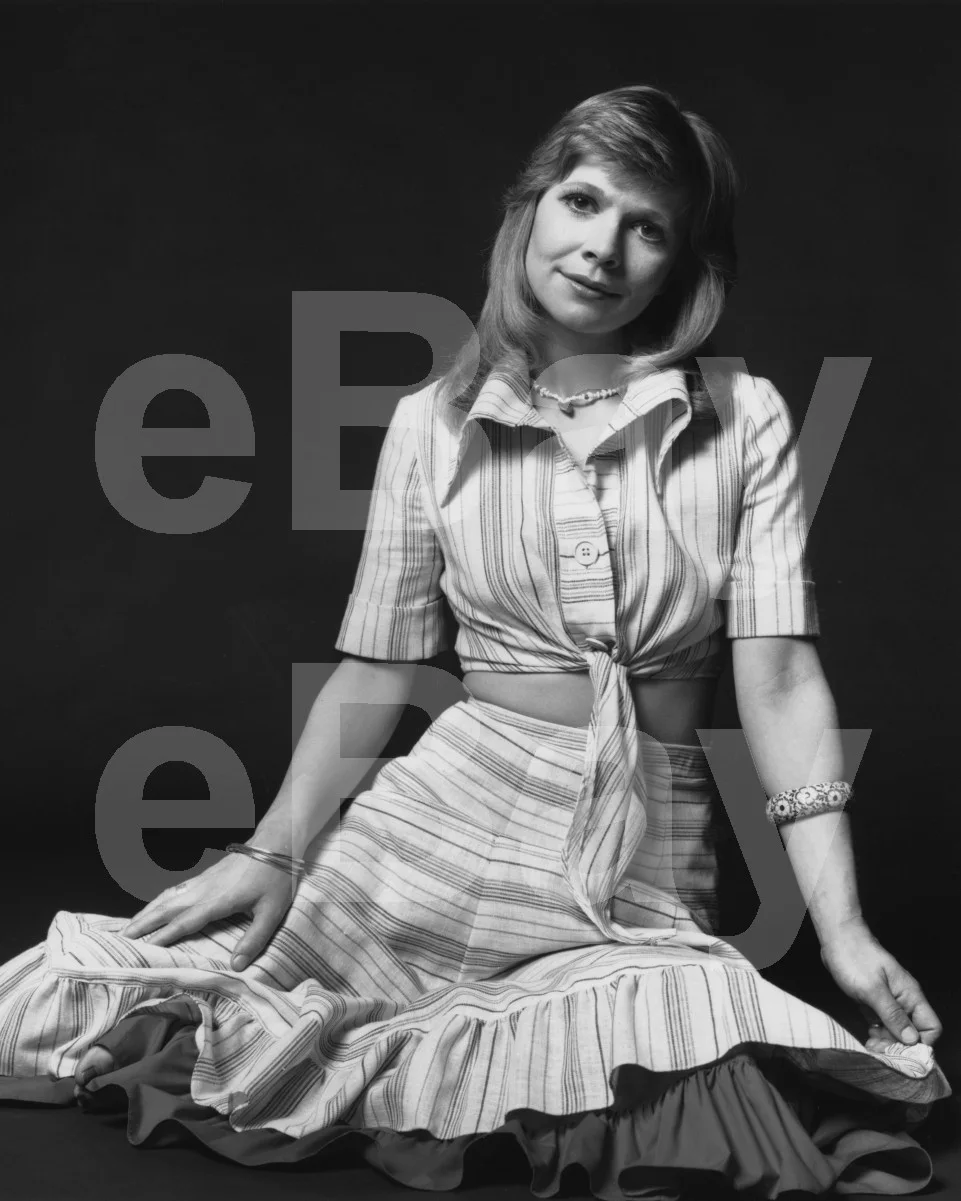 Katy Manning 16x12 Photo Poster Print, изображение 4