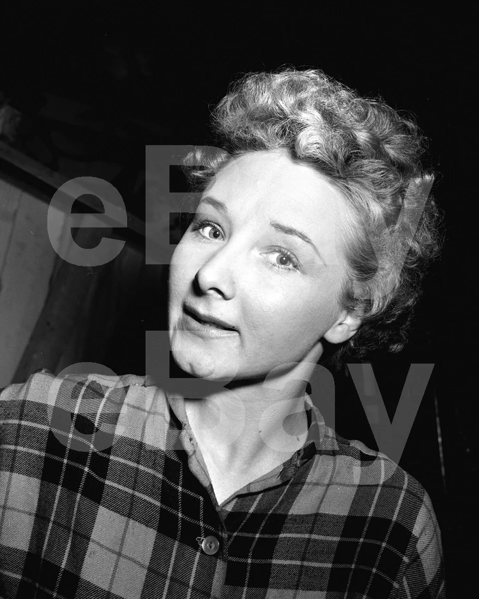 Joan Dowling 16x12 Photo Poster Print, image 4