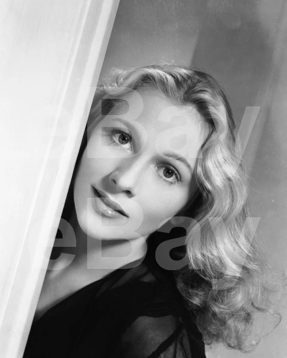 Joan Fontaine 16x12 Photo Poster Print, изображение 4