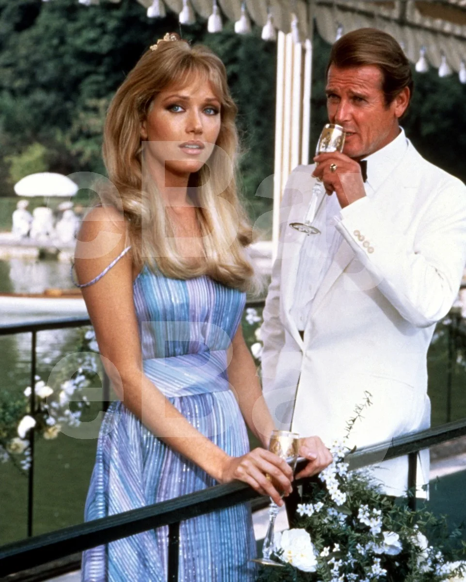 A View to a Kill - James Bond (1985) Tanya Roberts, Roger Moore 16x12 Photo, image 4