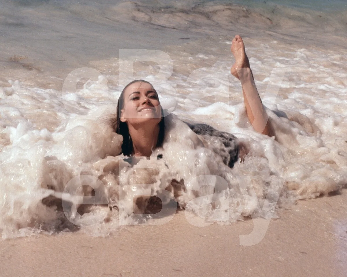 Thunderball - James Bond (1965) Claudine Auger 16x12 Photo Poster Print, изображение 4