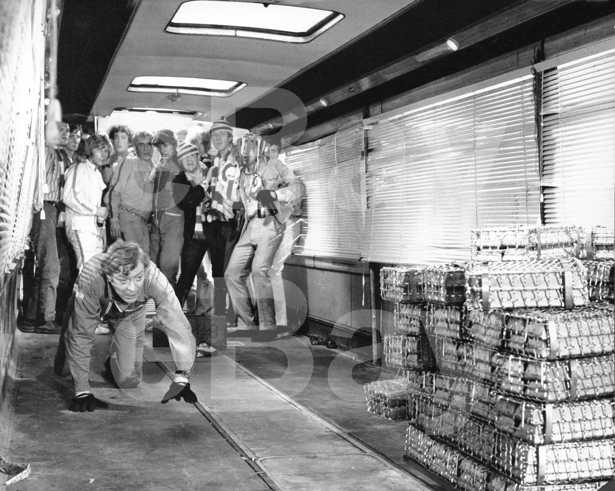 The Italian Job (1969) Michael Caine 16x12 Photo Poster Print, изображение 4