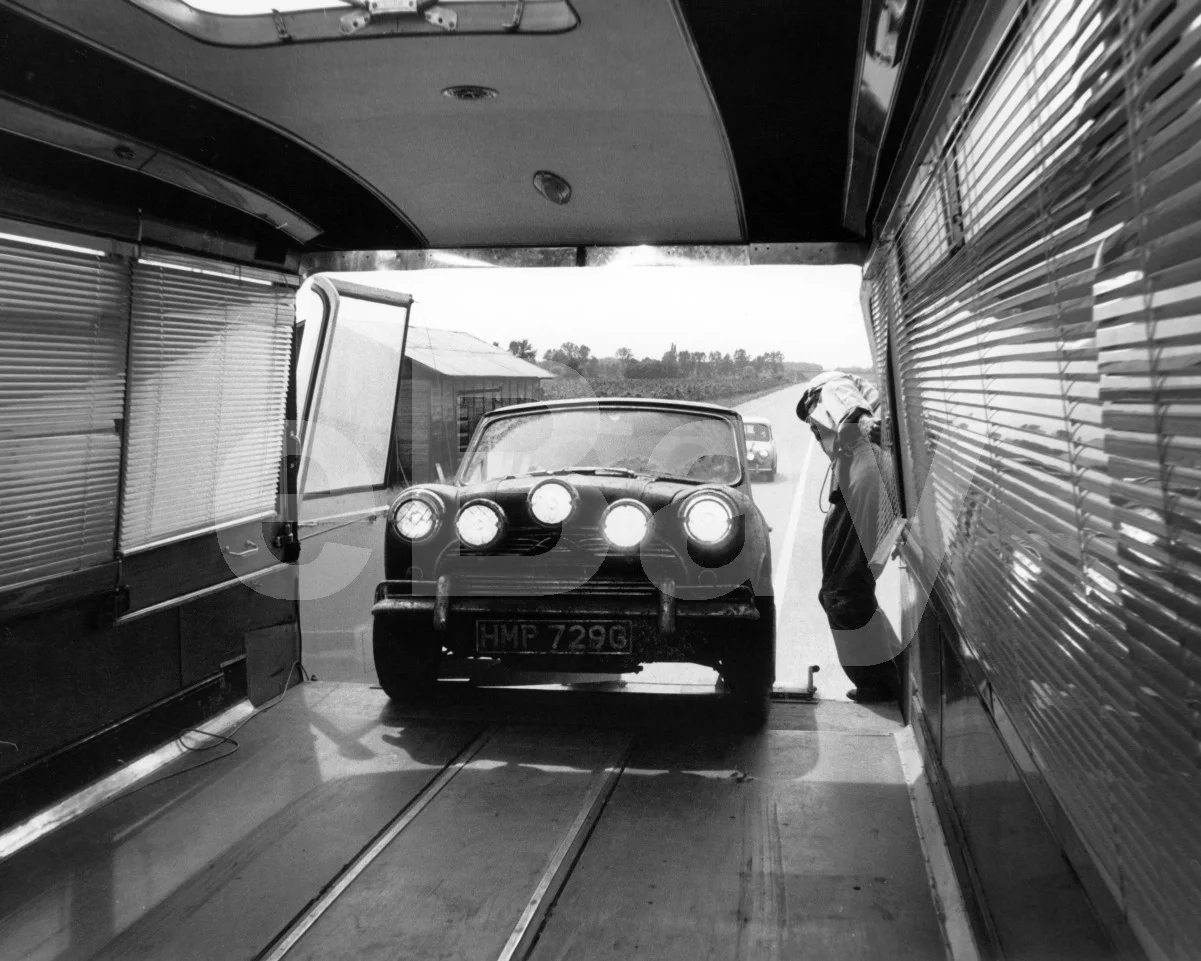 The Italian Job (1969) Car Chase Mini Cooper Scene 16x12 Photo Poster Print, изображение 4