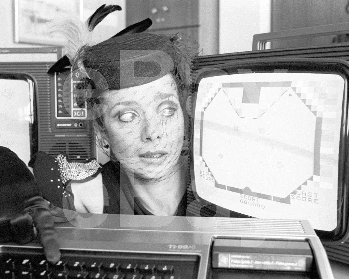 Jacqueline Pearce 16x12 Photo Poster Print, image 4