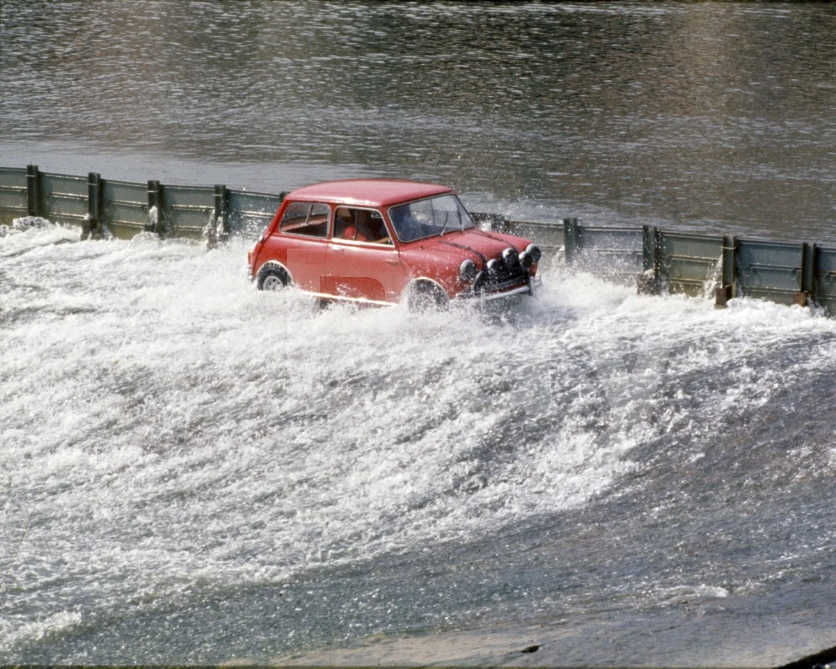 The Italian Job (1969) Car Chase Mini Cooper Scene 16x12 Photo Poster Print, изображение 4
