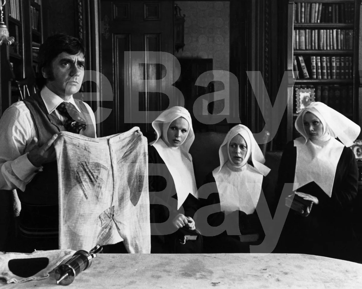 The Hound of the Baskervilles (1978) Dudley Moore, Josephine Tewson 16x12 Photo, изображение 4