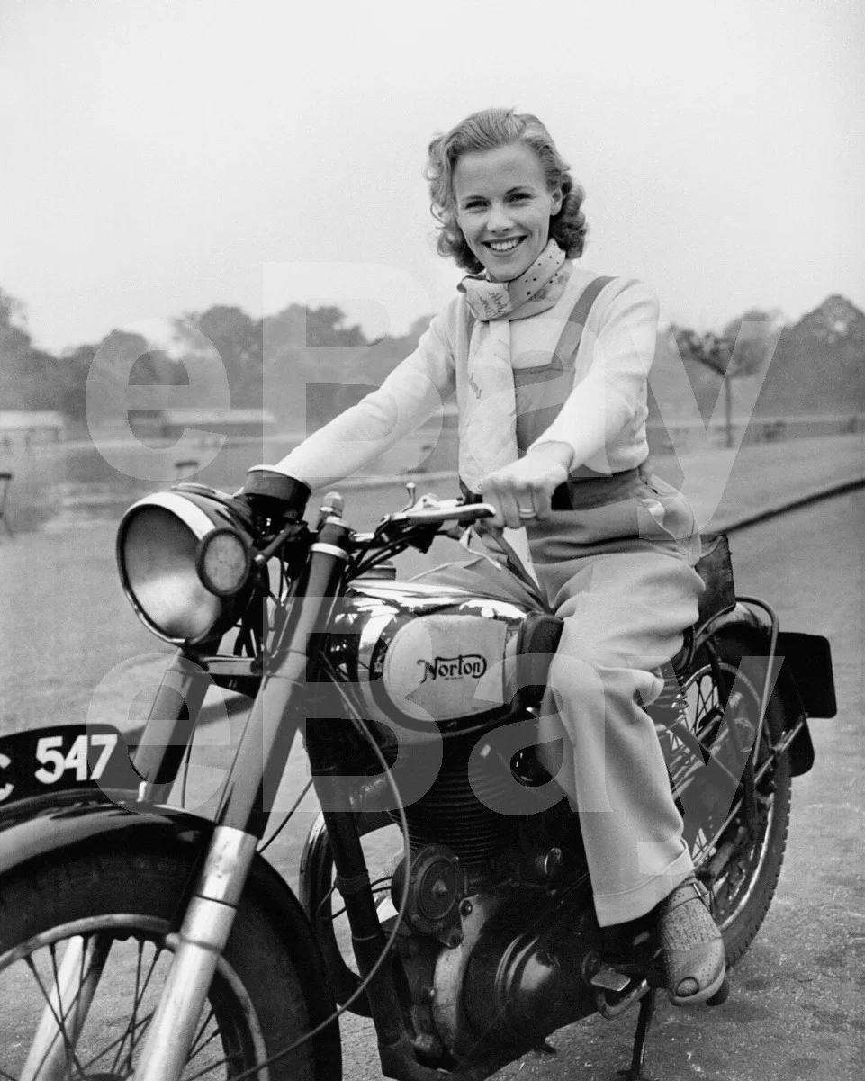 Honor Blackman (Norton Big Four motorcycle) 16x12 Photo Poster Print, изображение 4
