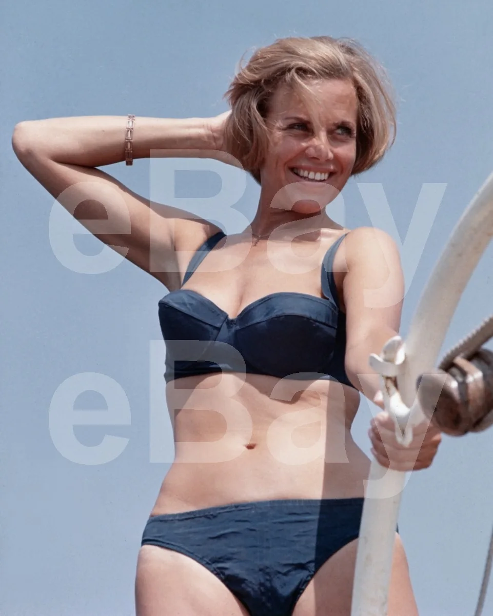 Honor Blackman 16x12 Photo Poster Print, изображение 4