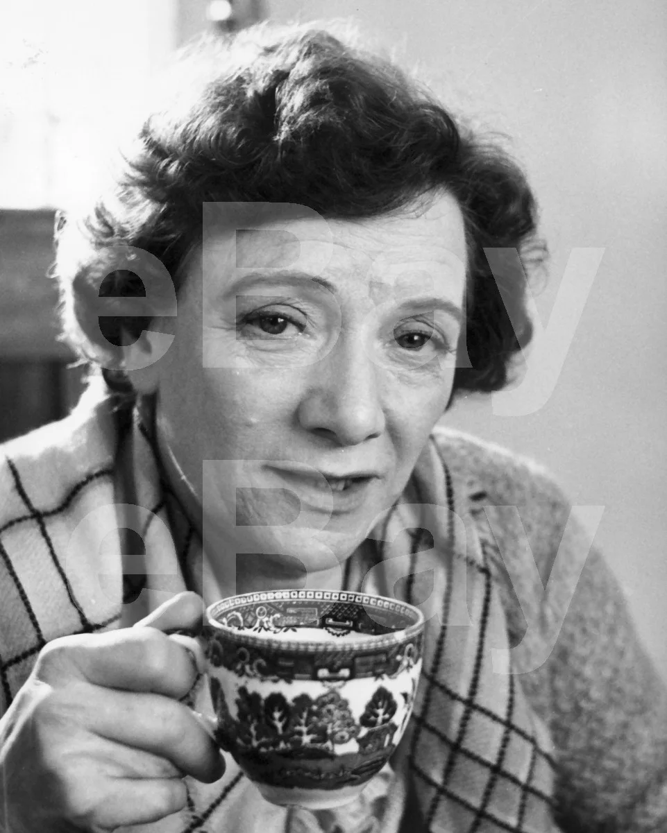 Hylda Baker 16x12 Photo Poster Print, image 4