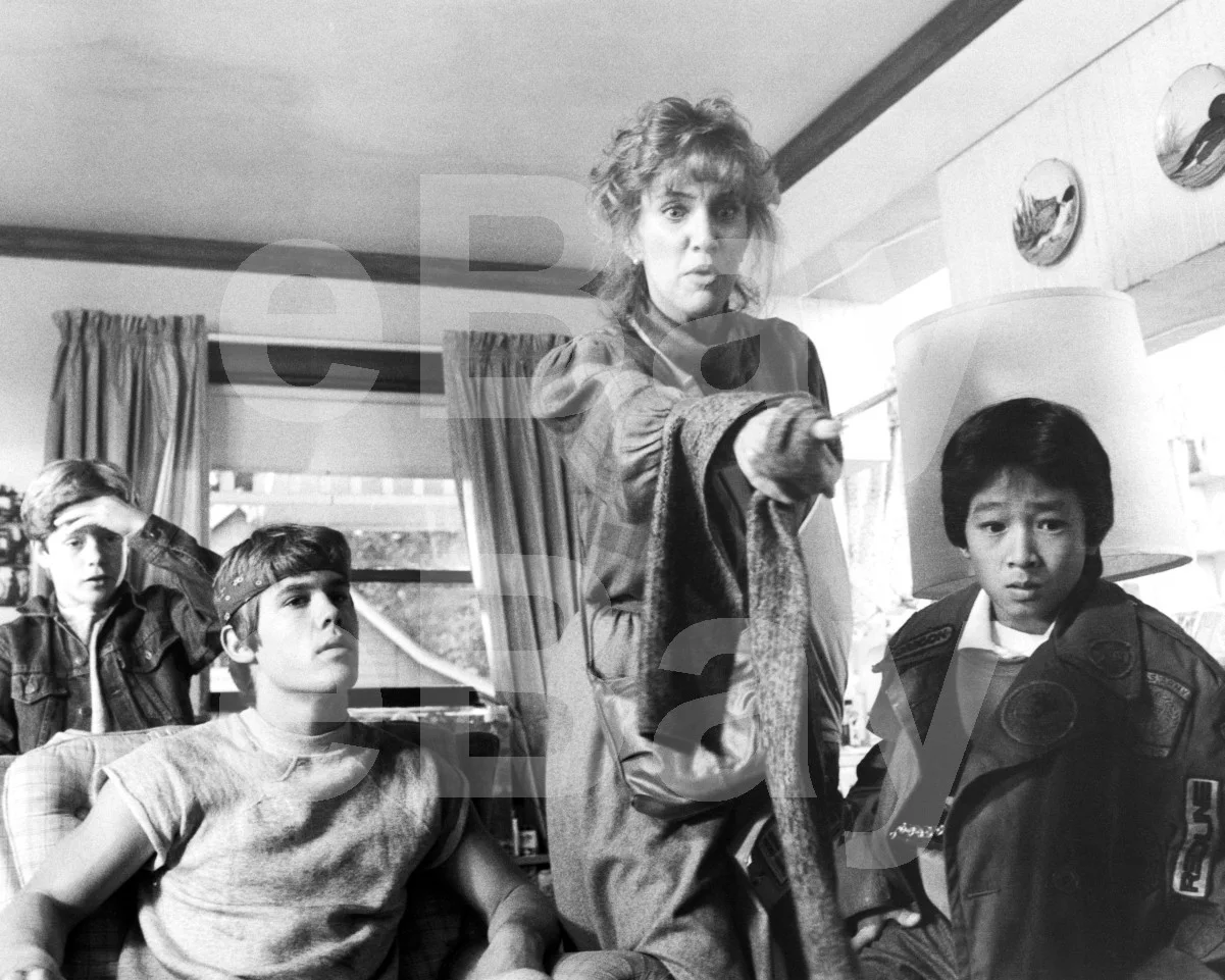 The Goonies (1985) Josh Brolin, Mary Ellen Trainor, Sean Astin 16x12 Photo, изображение 4