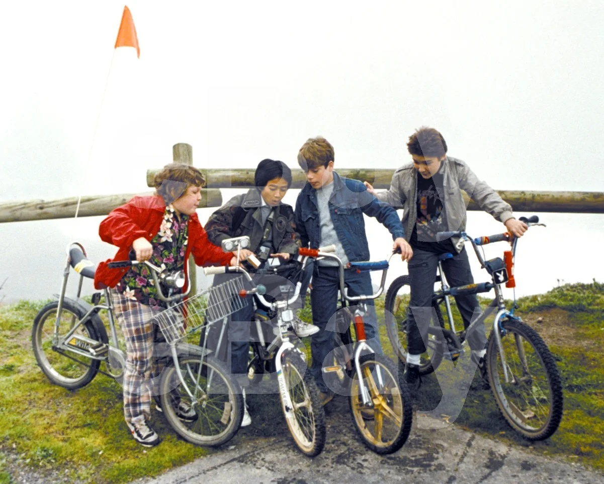 The Goonies (1985) Corey Feldman, Sean Astin, Jeff Cohen 16x12 Photo Poster, изображение 4