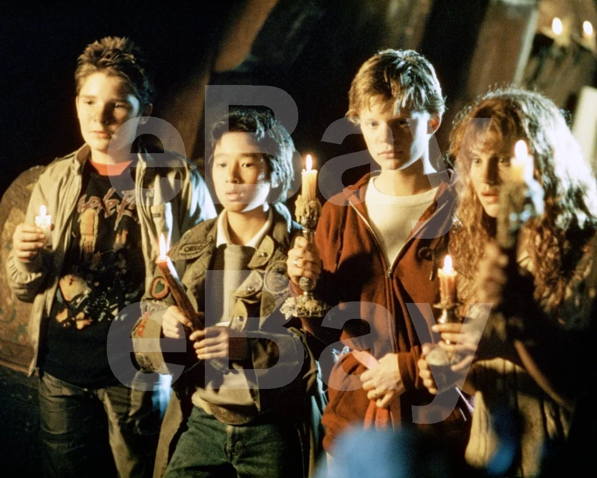 The Goonies (1985) Corey Feldman, Jonathan Ke Quan, Sean Astin 16x12 Photo, изображение 4