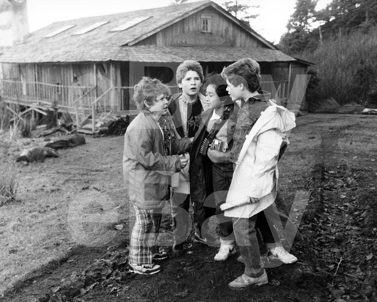 The Goonies (1985) Corey Feldman, Sean Astin, Jeff Cohen 16x12 Photo Poster, изображение 4