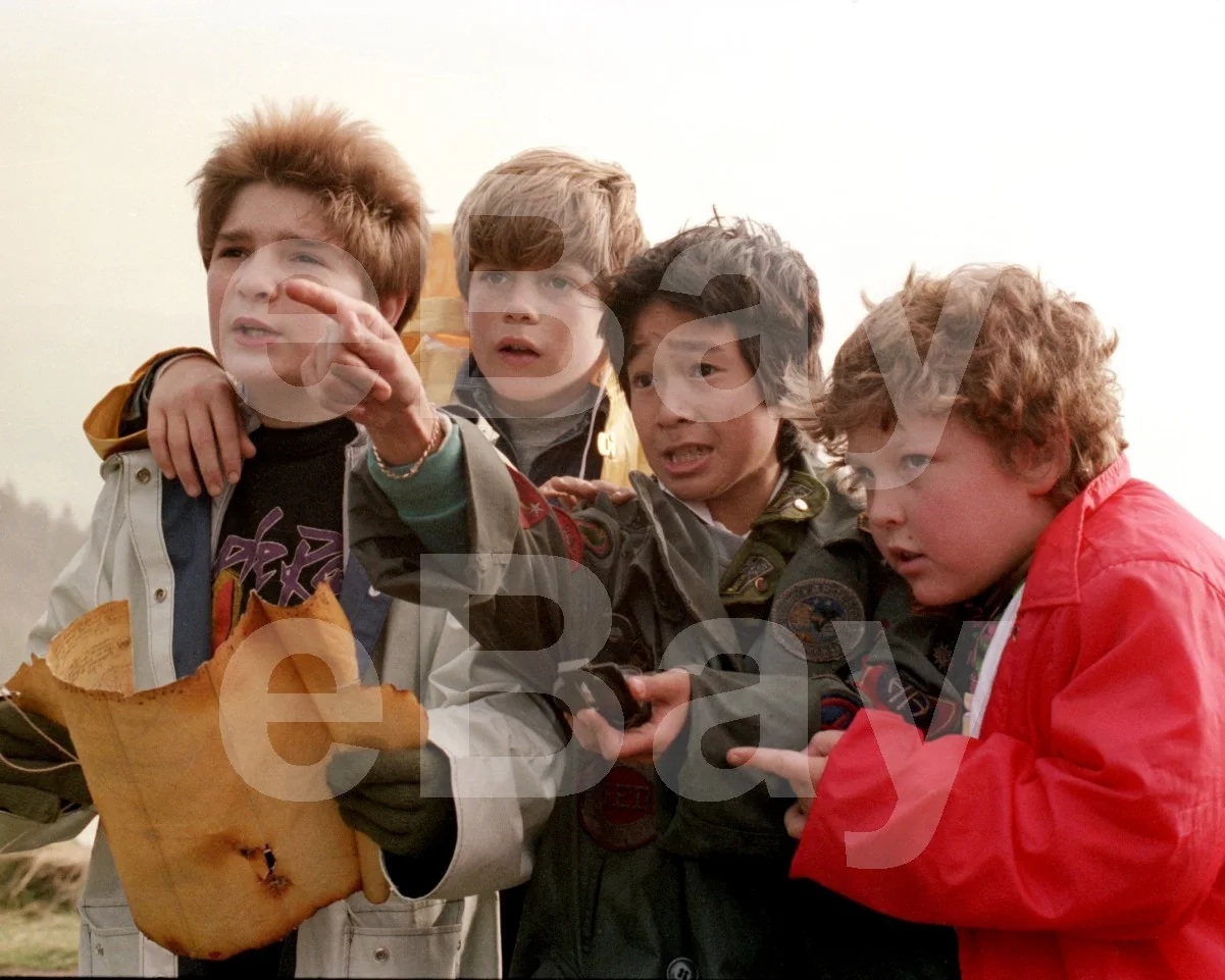 The Goonies (1985) Corey Feldman, Sean Astin, Jeff Cohen 16x12 Photo Poster, изображение 4