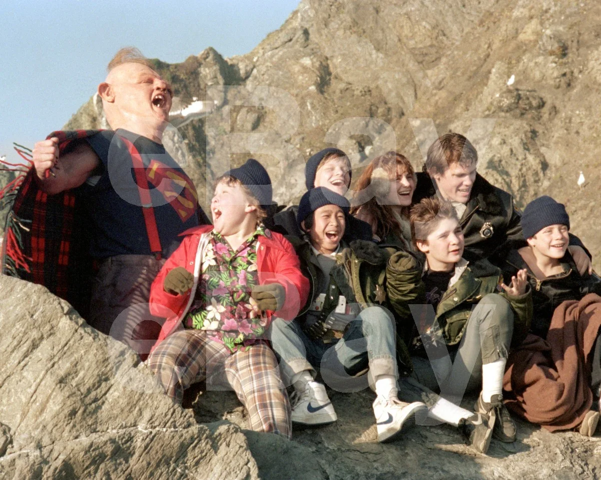 The Goonies (1985) John Matuszak, Jeff Cohen, Cast 16x12 Photo Poster Print, image 4