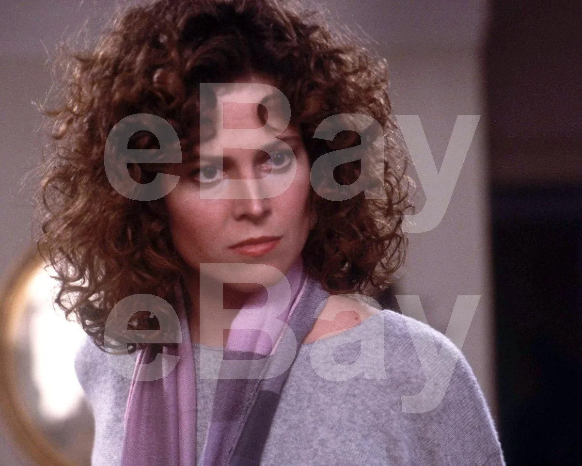 Ghostbusters (1984) Sigourney Weaver 16x12 Photo Poster Print, image 4