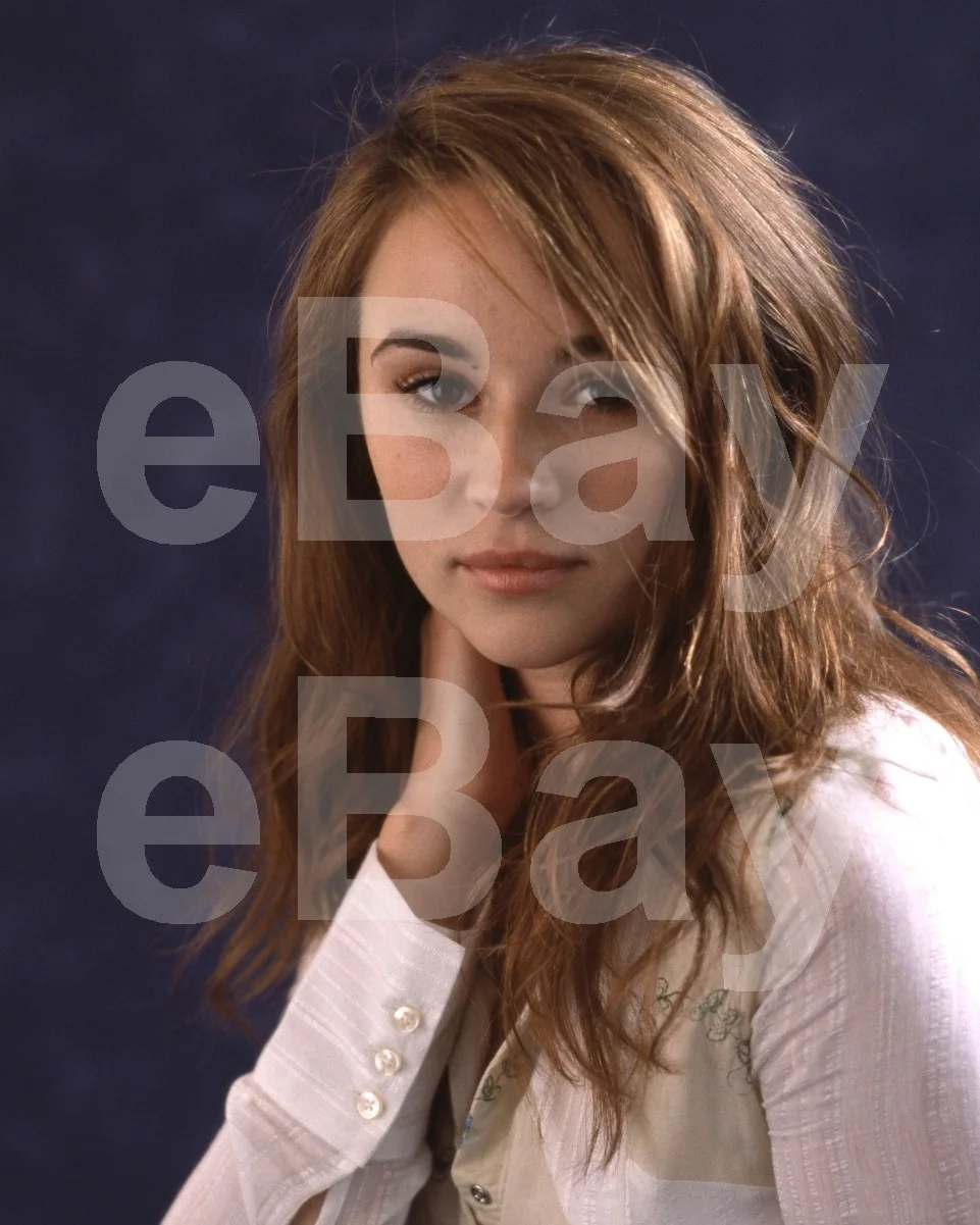 Emma Pierson 16x12 Photo Poster Print, изображение 4