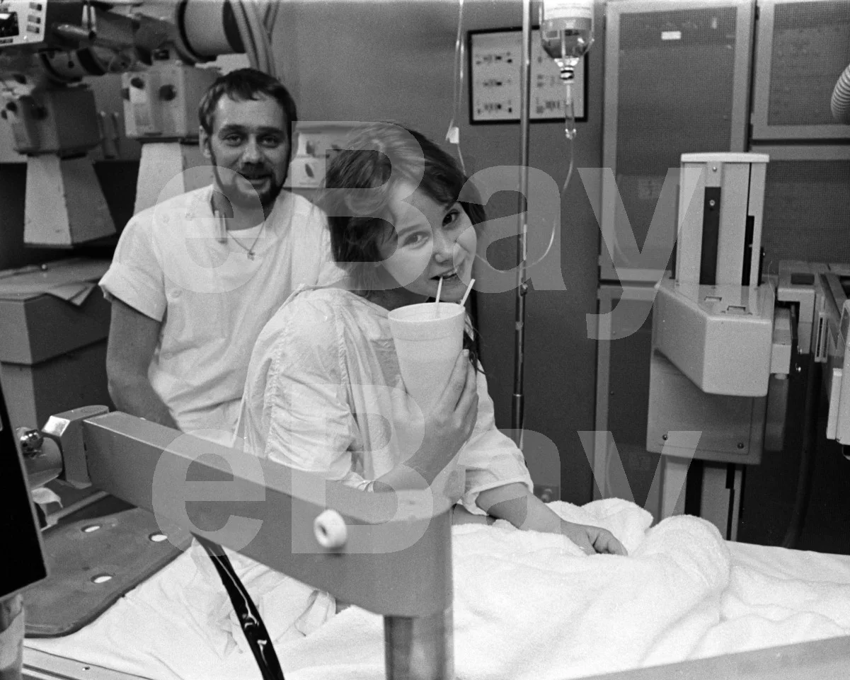 The Exorcist (1973) Linda Blair "Behind the scenes" 16x12 Photo Poster Print, изображение 4