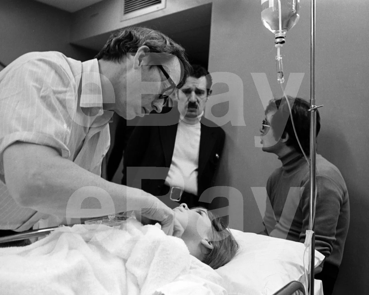 The Exorcist (1973) Linda Blair "Behind the Scenes" 16x12 Photo Poster Print, изображение 4