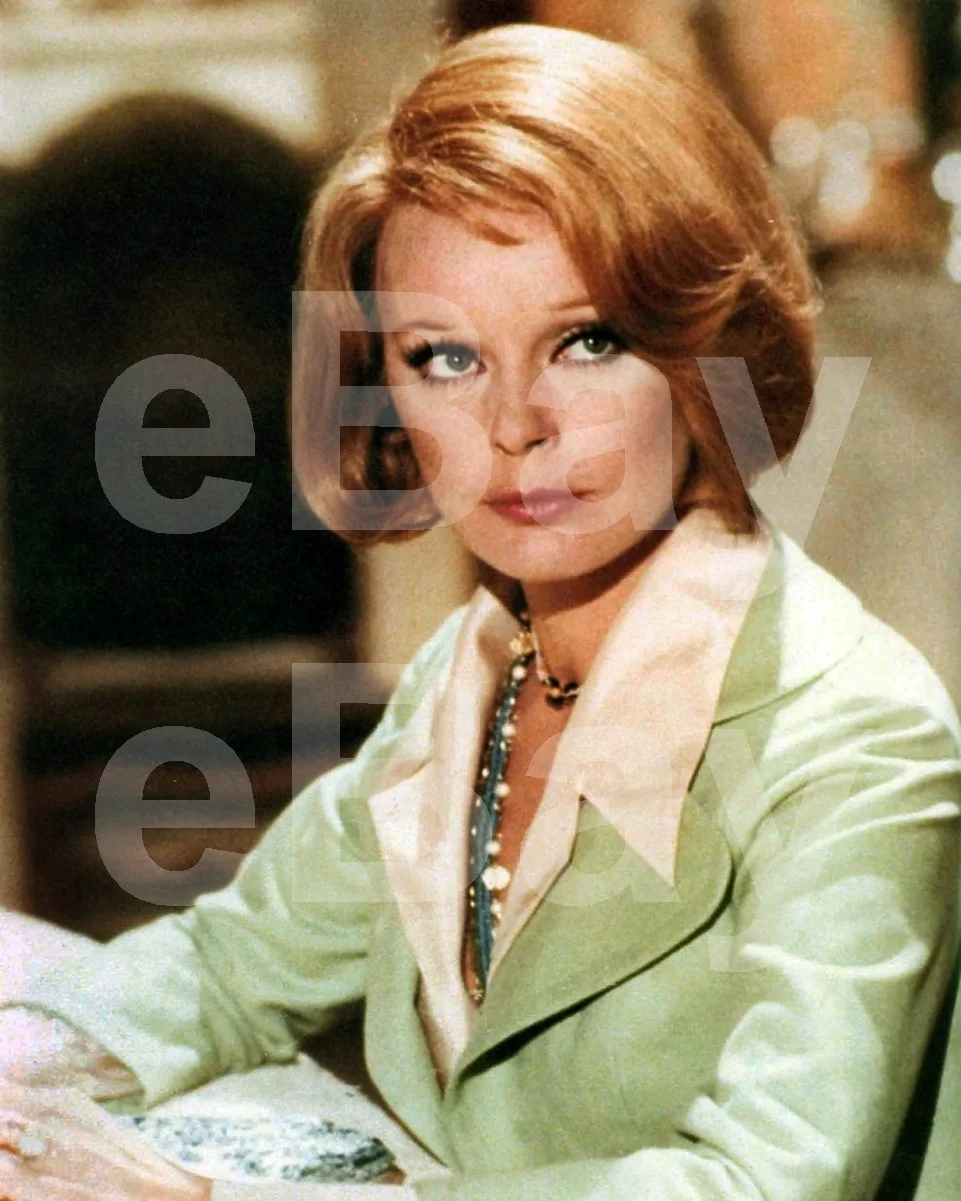 Elke Sommer 16x12 Photo Poster Print, изображение 4