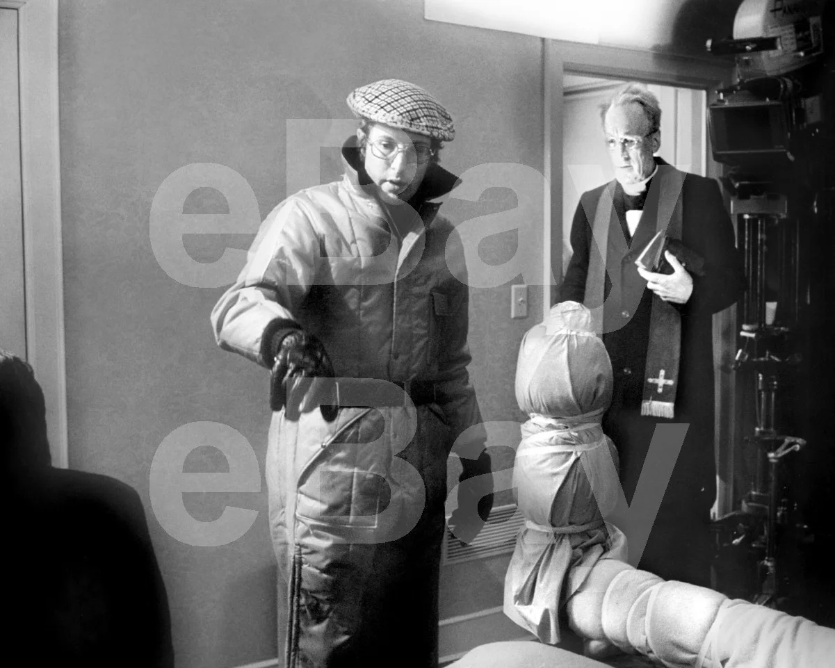 The Exorcist (1973) Max Von Sydow, William Friedkin "Director" 16x12 Photo, image 4