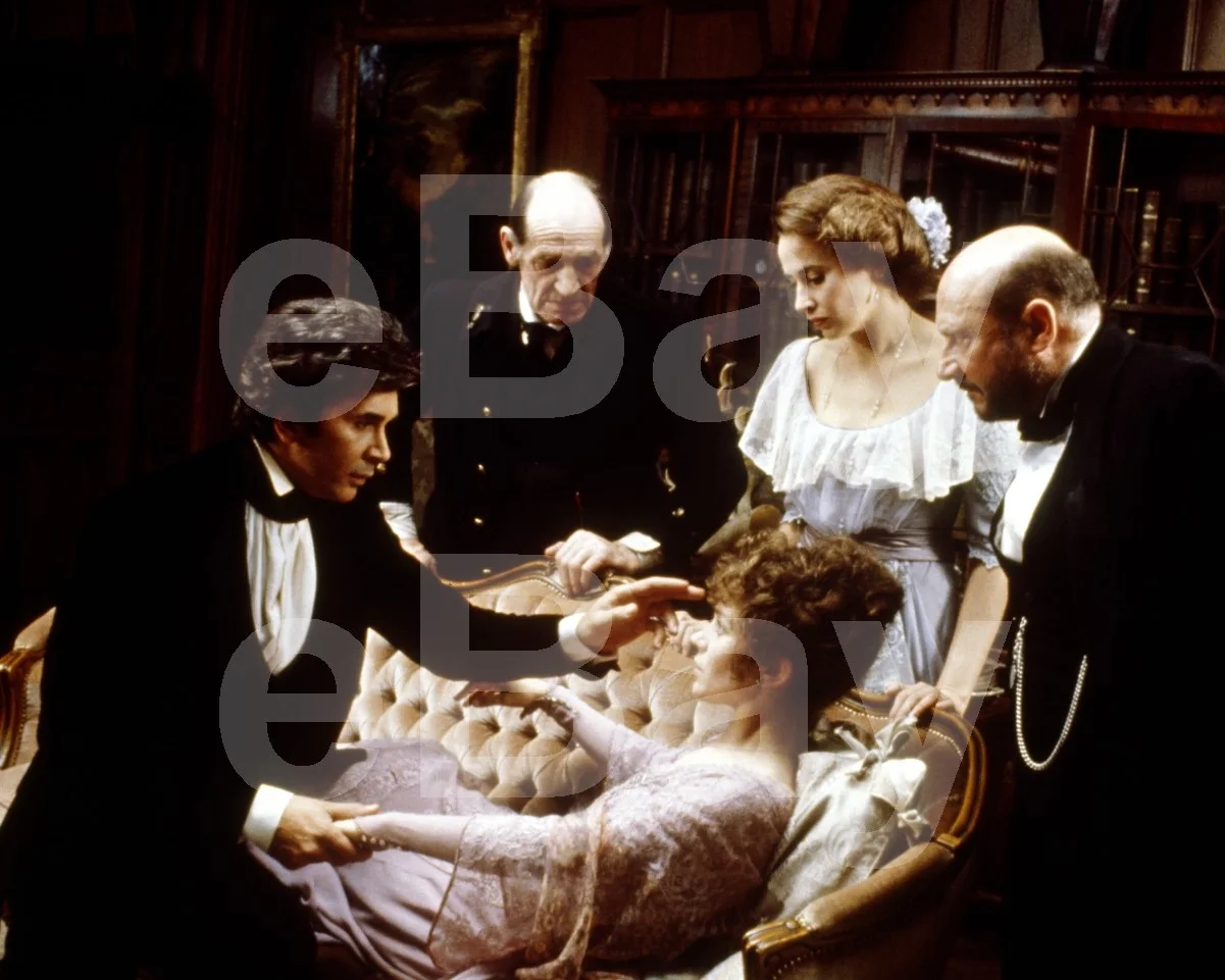 Dracula (1979) Frank Langella 16x12 Photo Poster Print, изображение 4