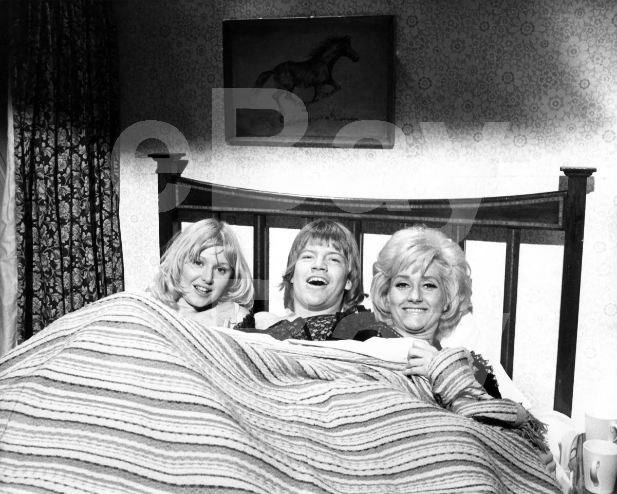 Confessions of a Driving Instructor (1976) Robin Askwith, Liz Fraser 16x12 Photo, image 4