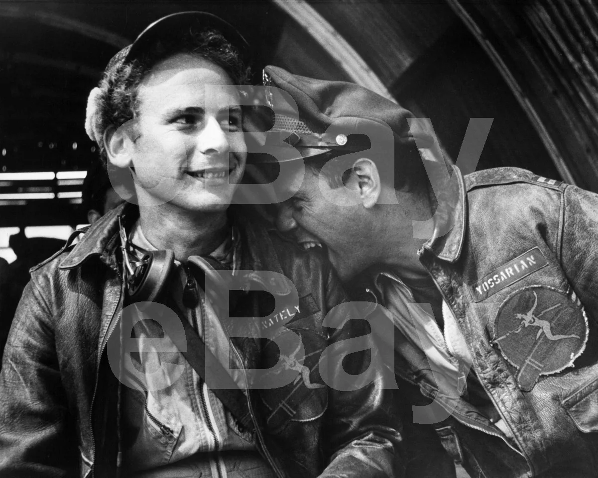Catch-22 (1970) Art Garfunkel, Alan Arkin 16x12 Photo Poster Print, изображение 4