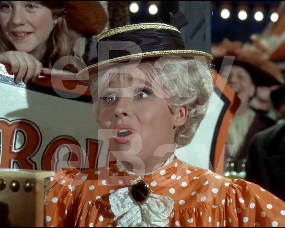 Chitty Chitty Bang Bang (1968) Barbara Windsor 16x12 Photo Poster Print, изображение 4