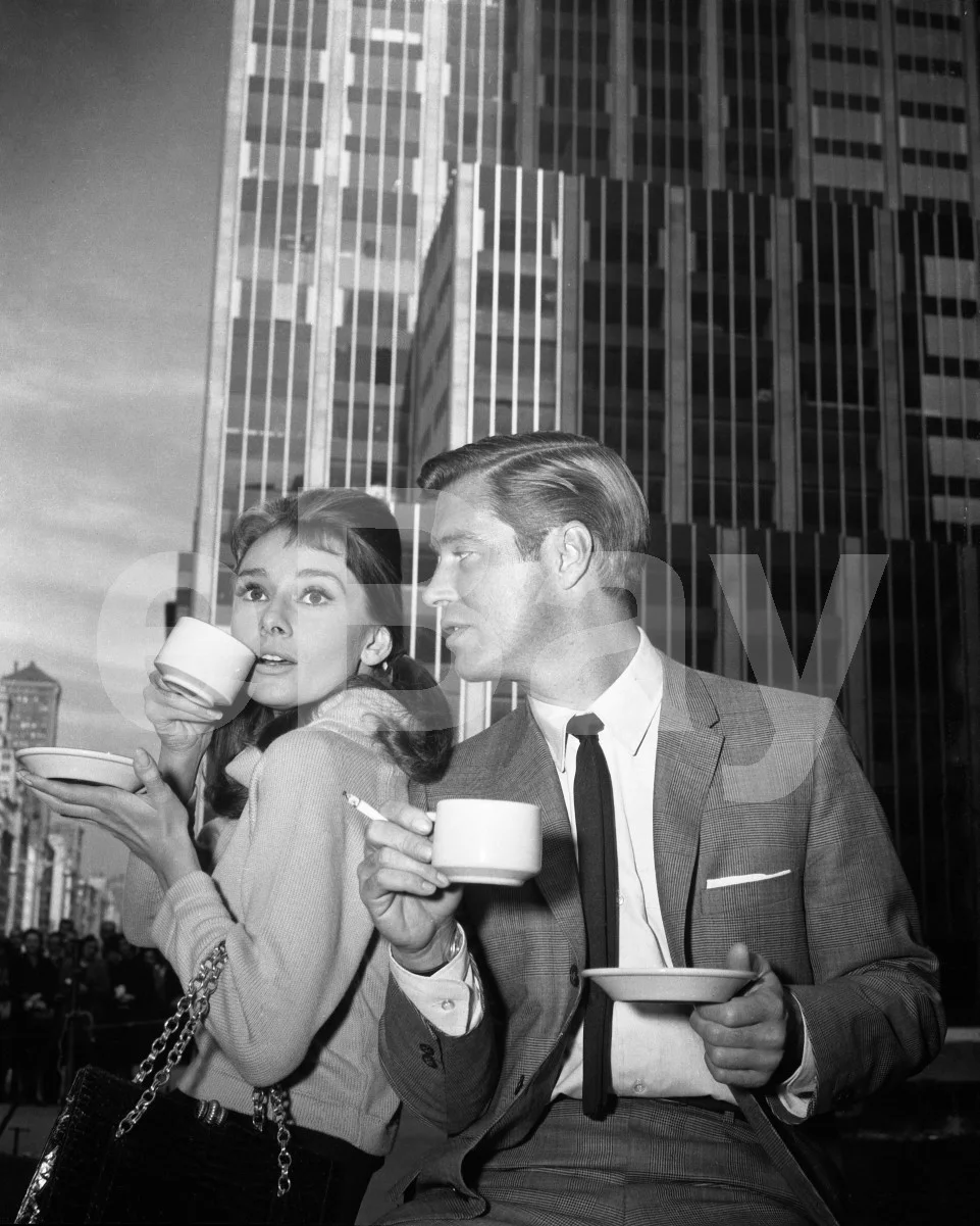 Breakfast at Tiffany's (1961) Audrey Hepburn, George Peppard 16x12 Photo Poster, изображение 4