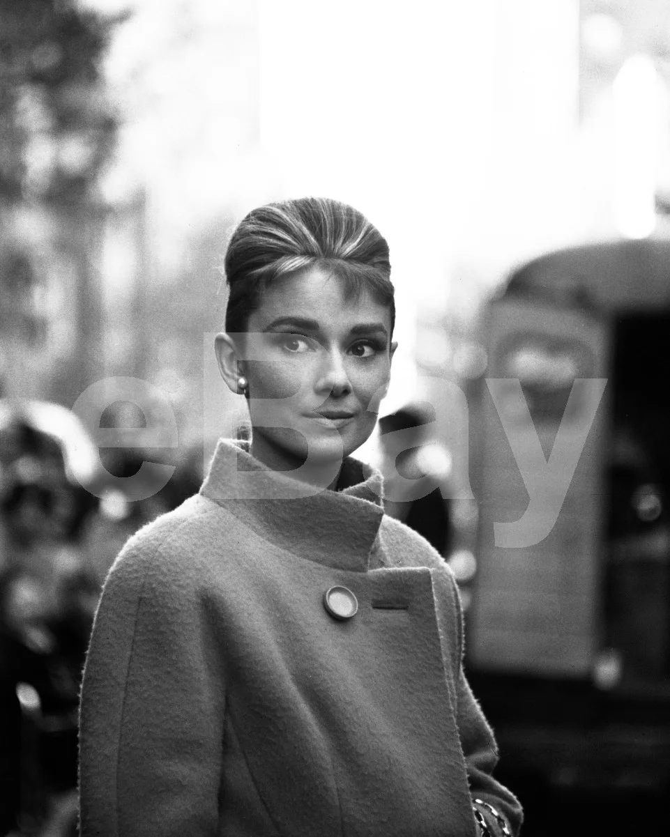 Breakfast at Tiffany's (1961) Audrey Hepburn 16x12 Photo Poster Print, изображение 4