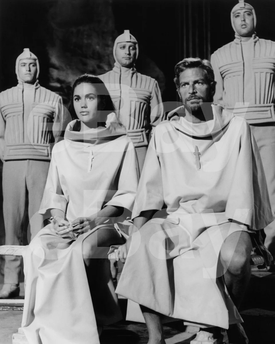 Beneath the Planet of the Apes Linda Harrison, James Franciscus 16x12 Photo, изображение 4