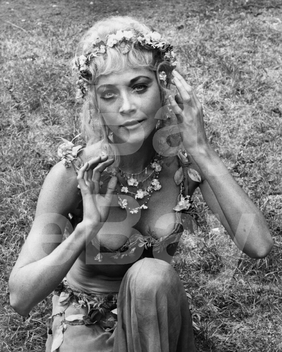 A Midsummer Nights Dream "Shakespeare" (Theatre) Linda Thorson 16x12 Photo, изображение 4