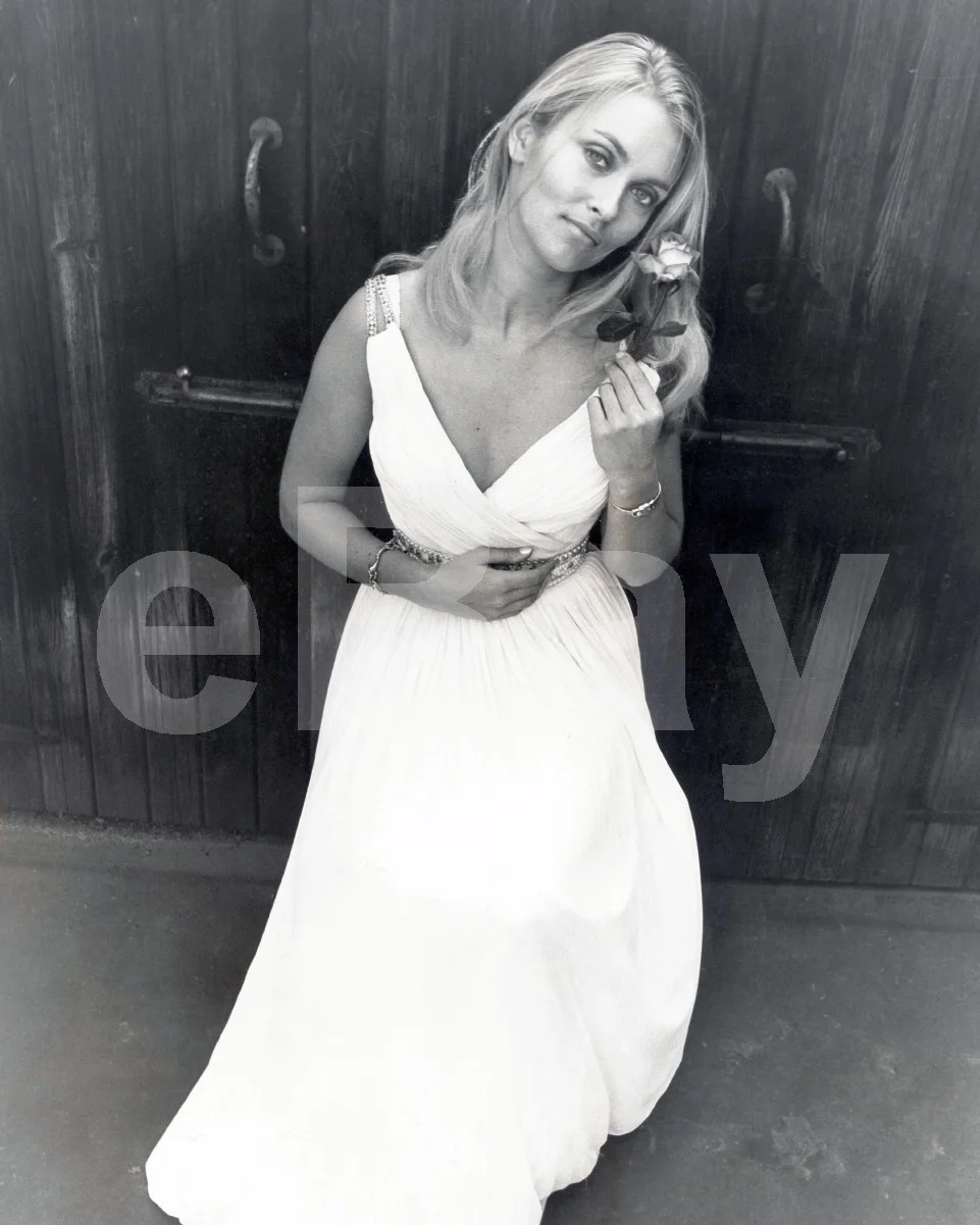 Alexandra Bastedo 16x12 Photo Poster Print, изображение 4