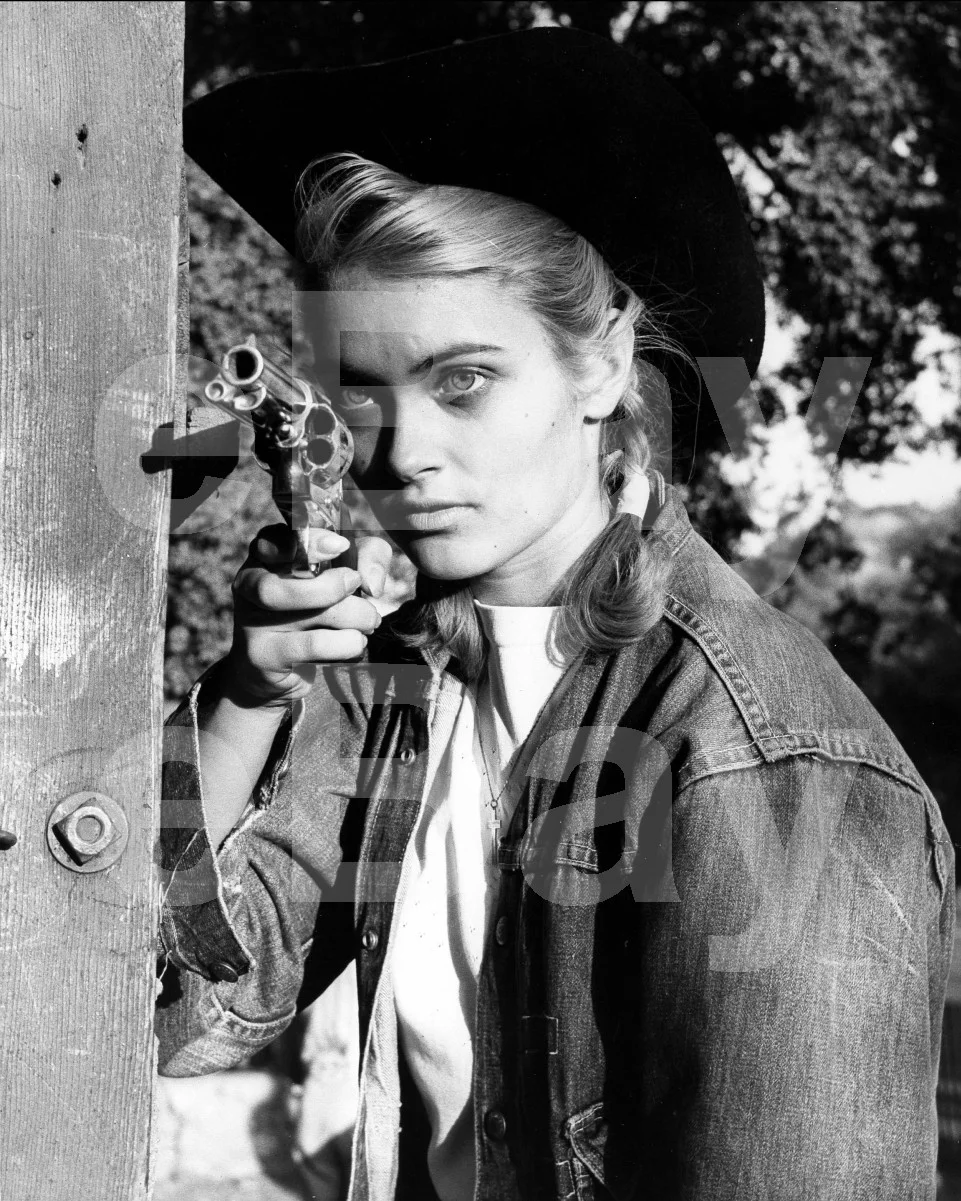Alexandra Bastedo 16x12 Photo Poster Print, изображение 4