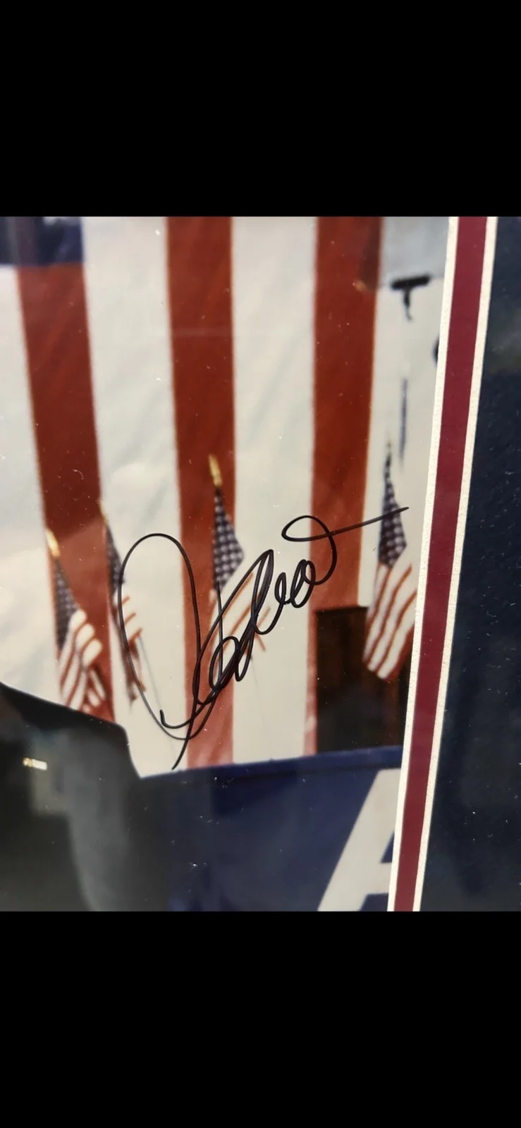 Clint Eastwood — Clint Eastwood Signed In the Line of Fire 8×10 Framed to 11×14 – BAS Certified, изображение 2