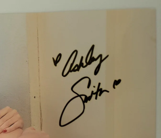ASHLEY SMITH — ASHLEY SMITH HAND SIGNED PHOTO 8-1/2 X 11-- MODEL, image 3