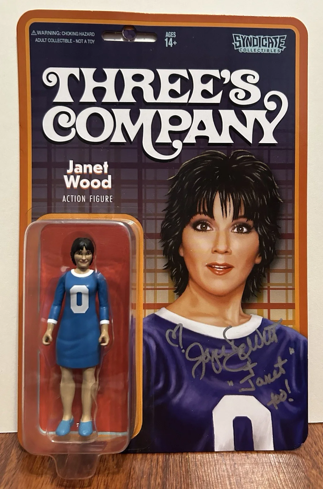 Joyce Dewitt — JOYCE DEWITT SIGNED JANET WOOD ACTION FIGURE THREE’S COMPANY 1/18/26 +PHOTO WOW, изображение 2