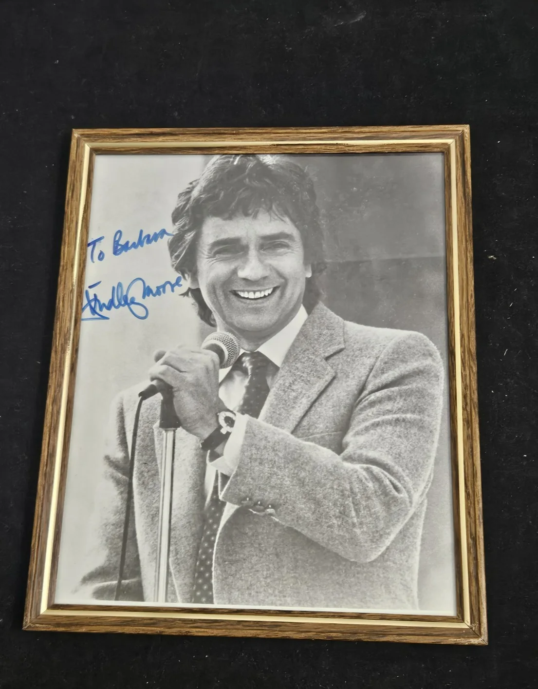 DUDLEY MOORE — DUDLEY MOORE AUTOGRAPH PHOTOGRAPH HAND SIGNED RARE VINTAGE 8X10 MOVIE STAR HOLL, изображение 4