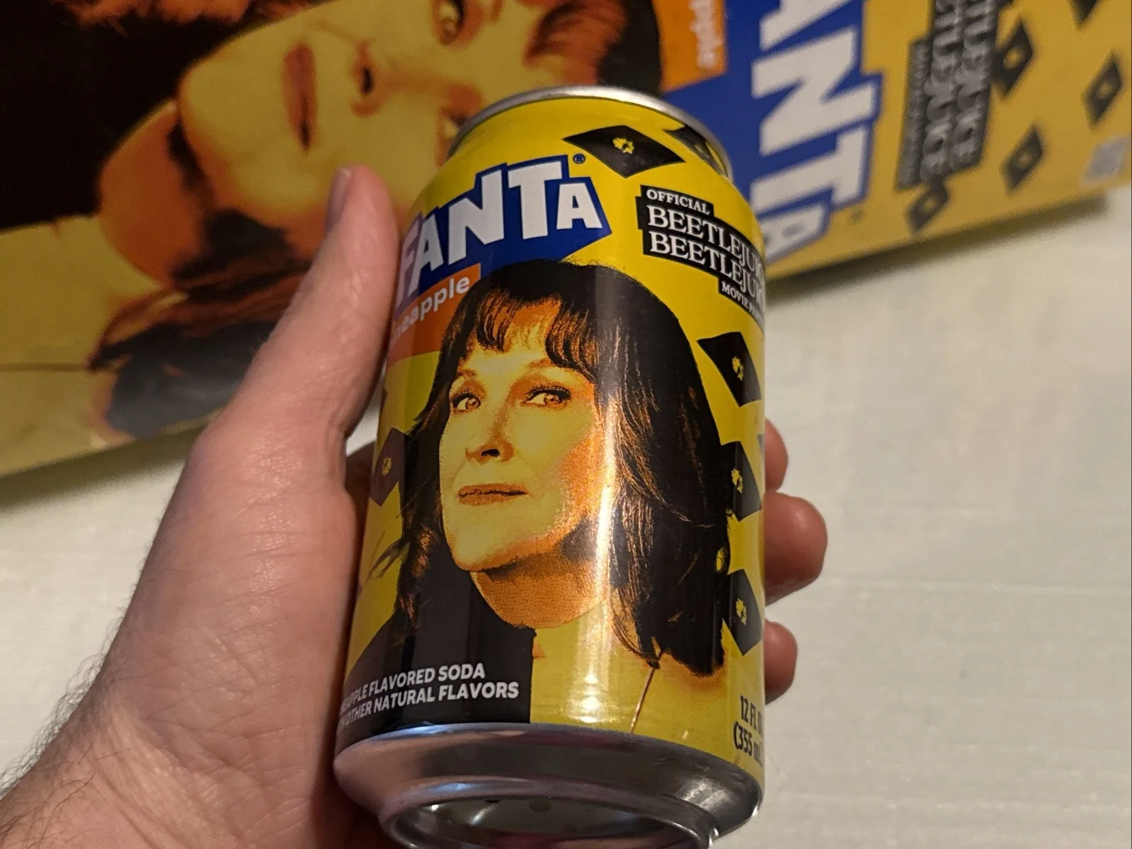 CATHERINE O'HARA 11x EMPTY FANTA SODA CANS w/ BOX BEETLEJUICE TIM BURTON, image 2