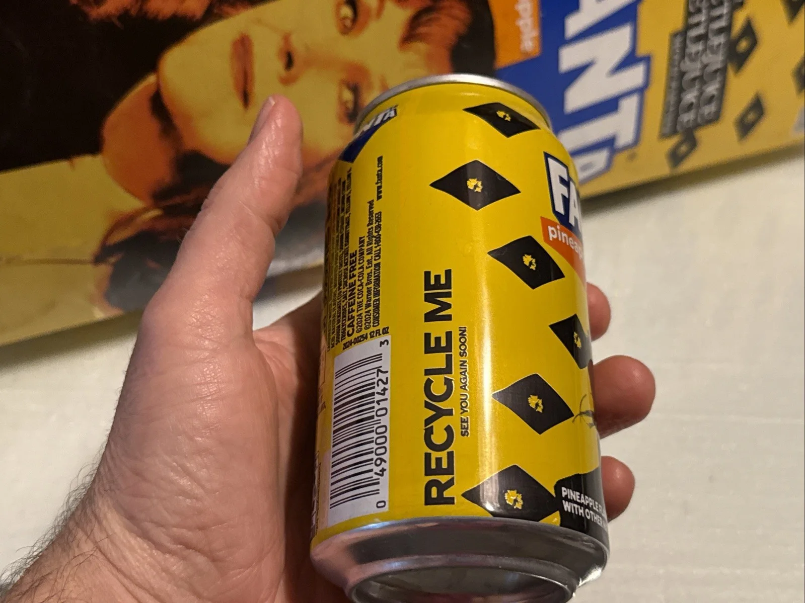 CATHERINE O'HARA 11x EMPTY FANTA SODA CANS w/ BOX BEETLEJUICE TIM BURTON, image 3