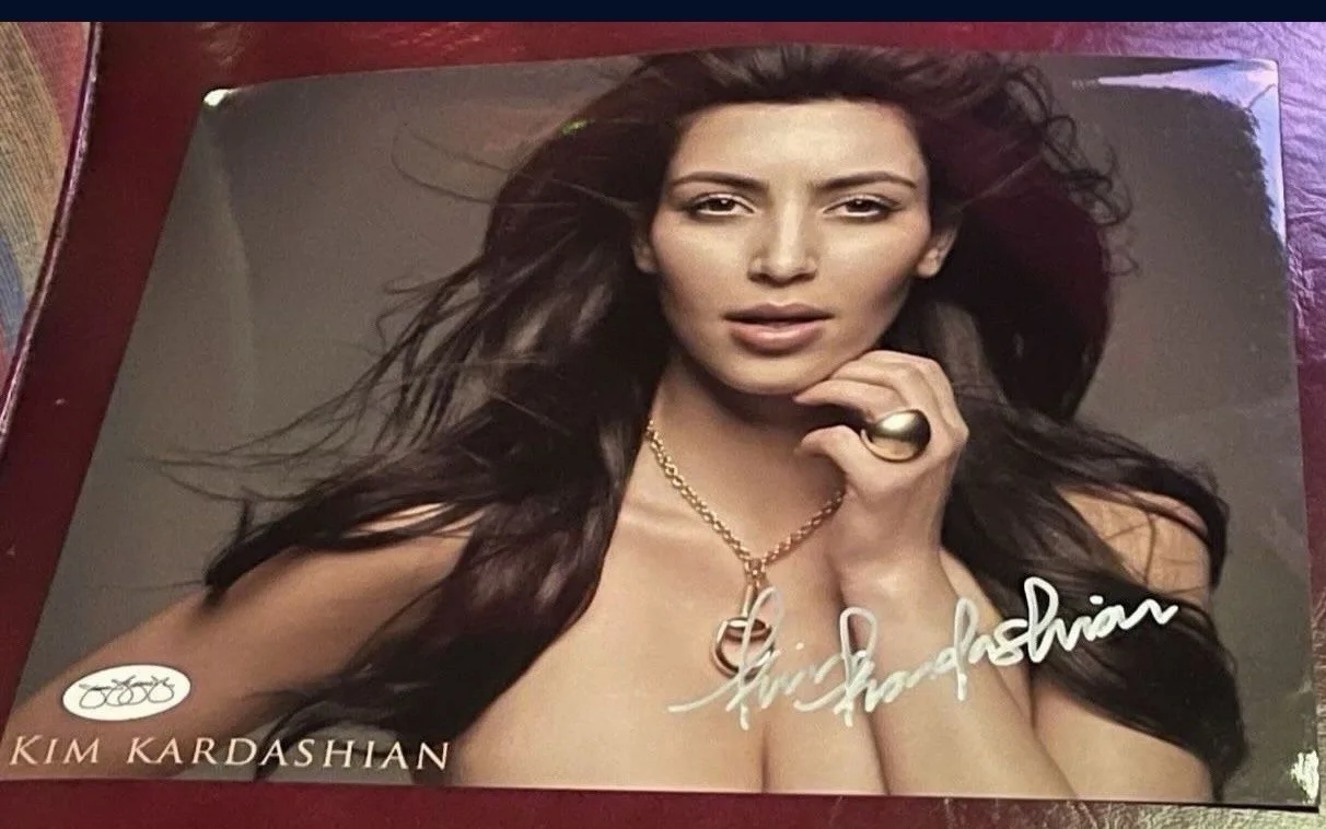 JSA COA KIM KARDASHIAN SIGNED FULL EARLY SIGNATURE 8x10 GLOSSY PHOTO, image 3