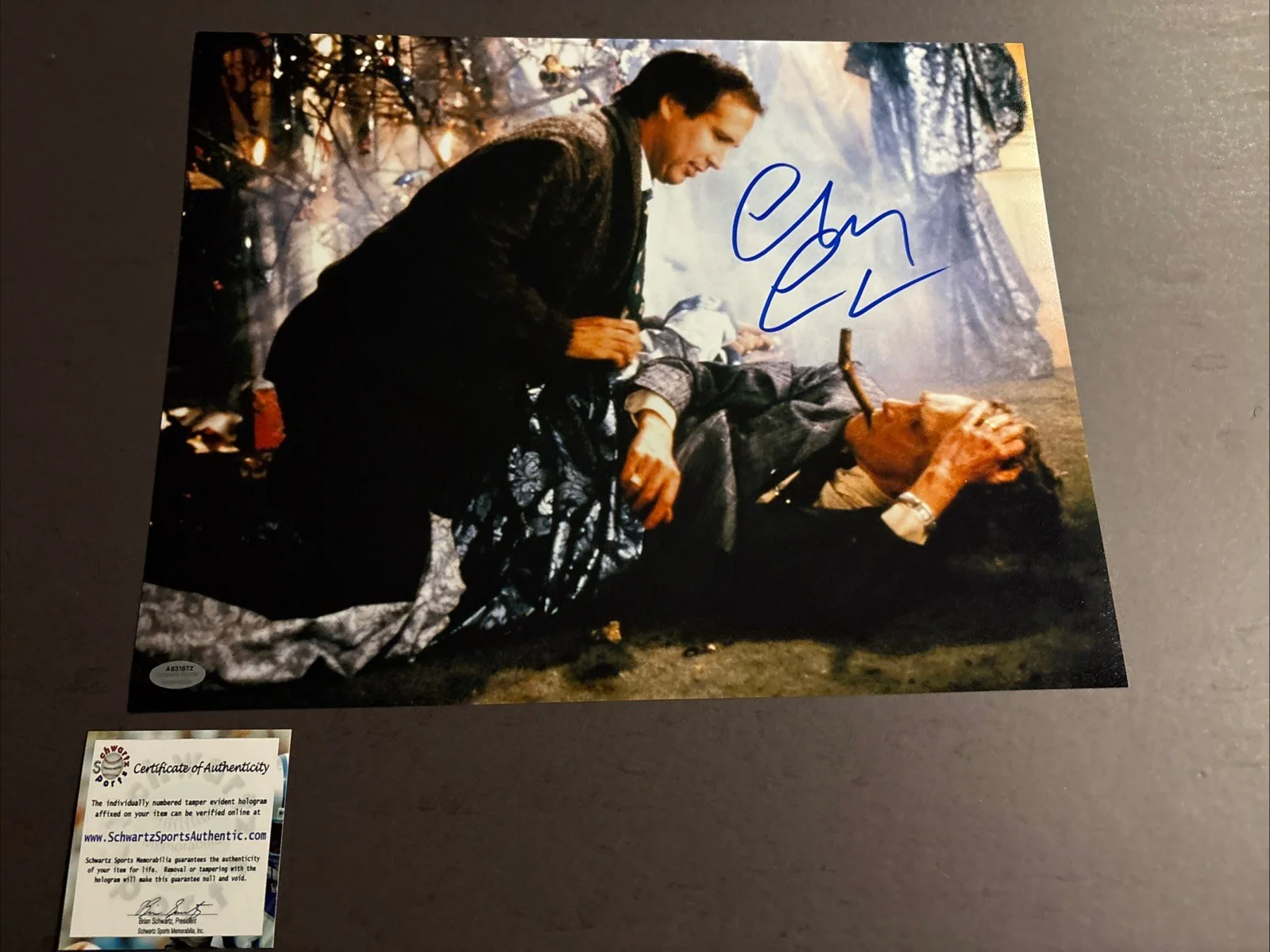 Chevy Chase — Chevy Chase Autographed Signed 11X14 Photo -Christmas Vacation-Schwartz, изображение 2