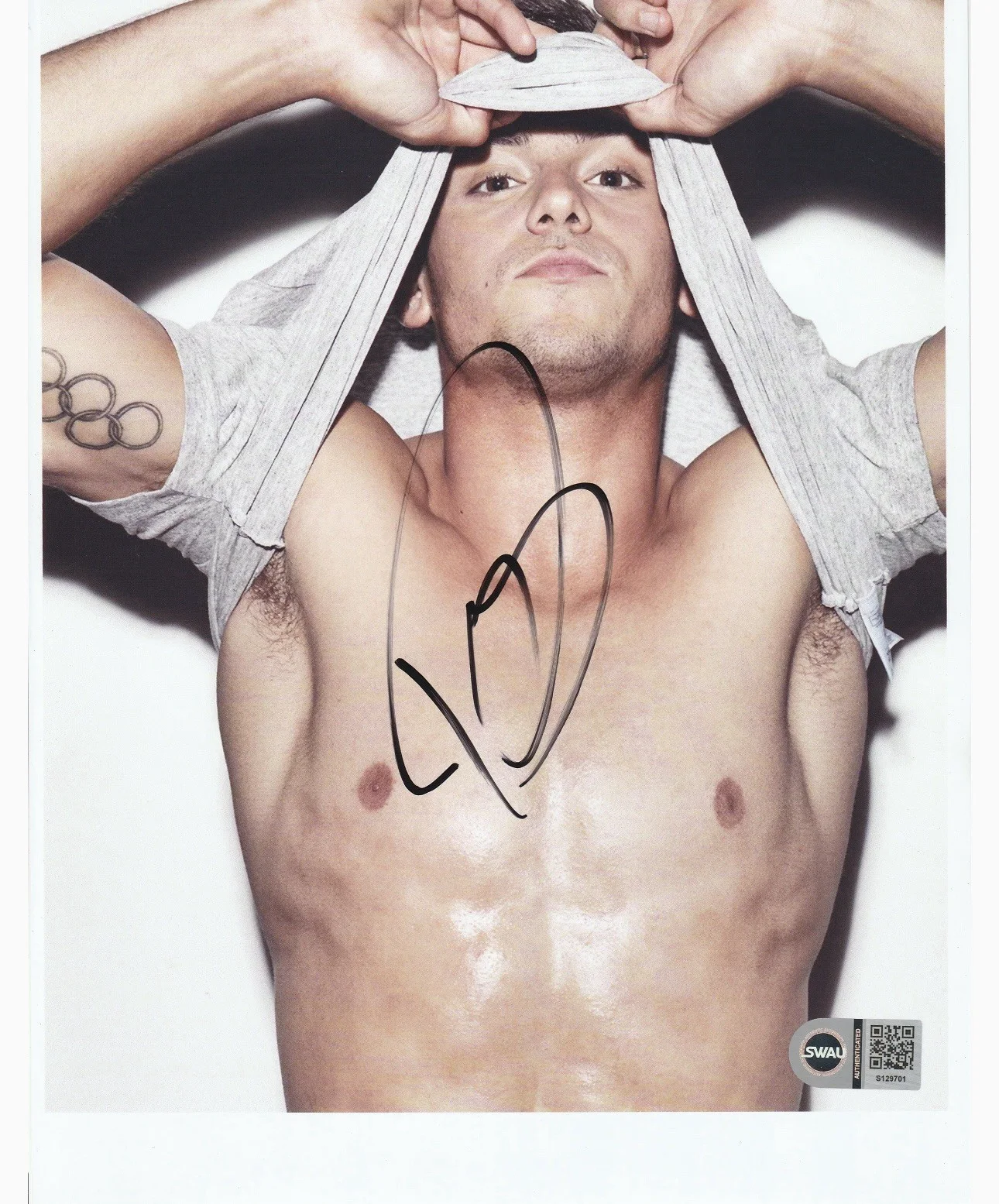 Tom Daley — Tom Daley Signed Auto 8x10 Photo Olympics Diving Shirtless Male Model SWAU COA