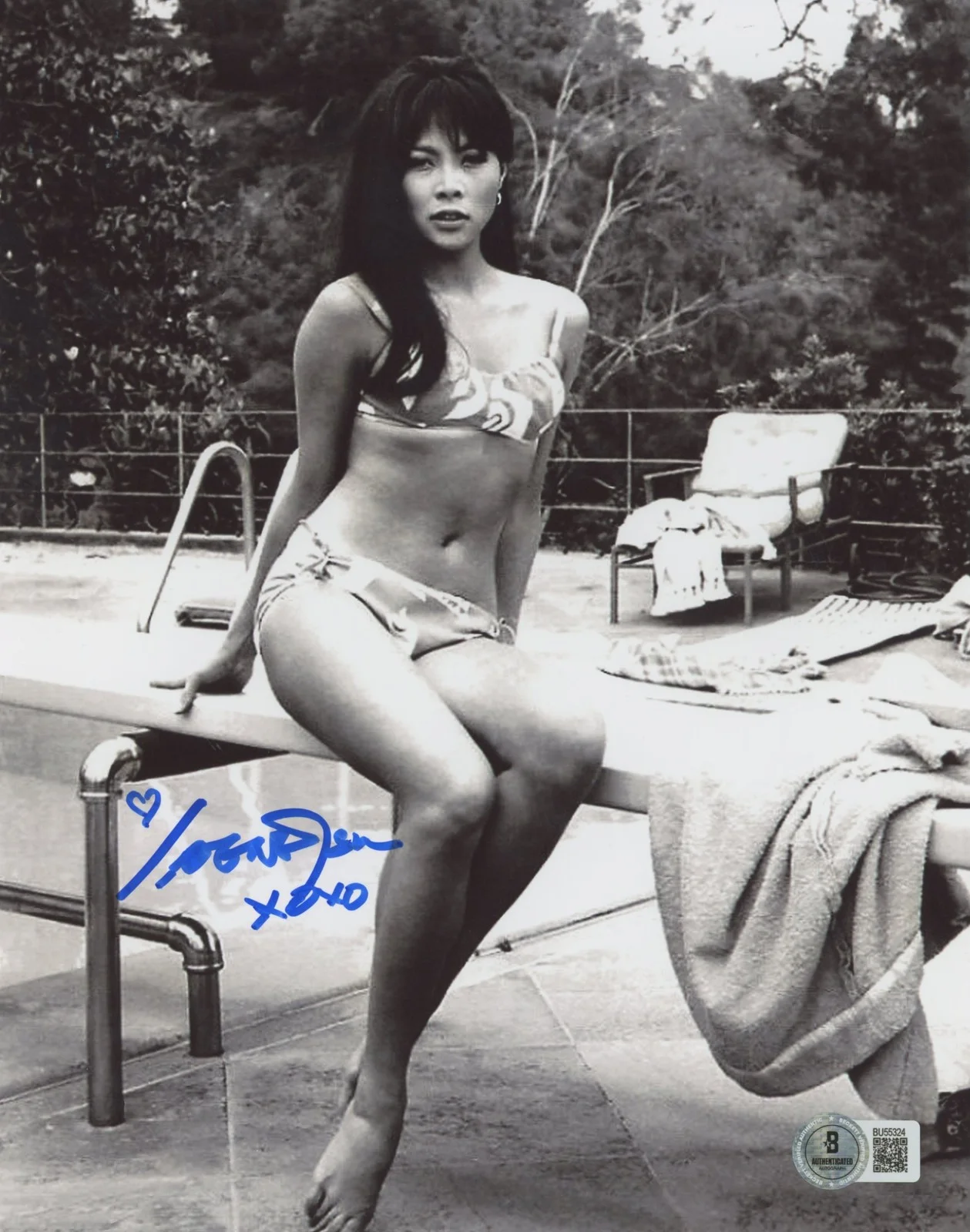 Irene Tsu — Irene Tsu Paradise, Hawaiian Style "XOXO" Authentic Signed 8x10 Photo BAS 4