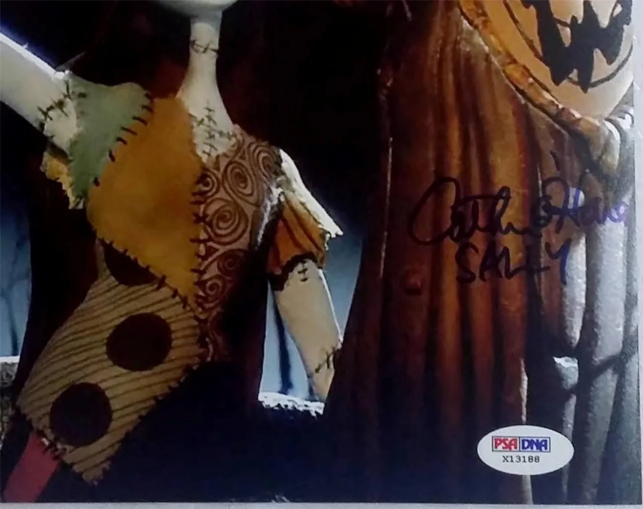 Catherine O'Hara — Catherine O'Hara signed "Sally" Nightmare Before Christmas 8x10 Photo auto PSA, изображение 2