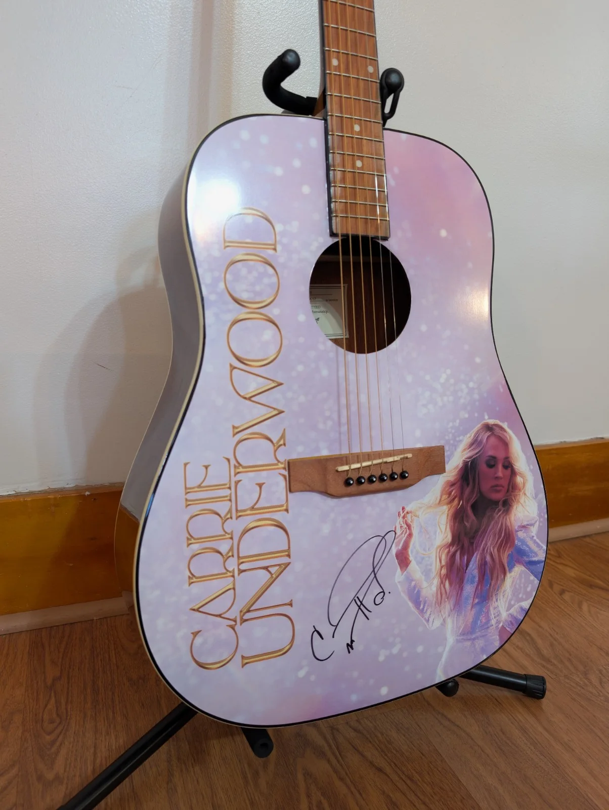 Carrie Underwood — Carrie Underwood SIGNED Pink Guitar Resorts World Residency Las Vegas - WITH COA, изображение 5