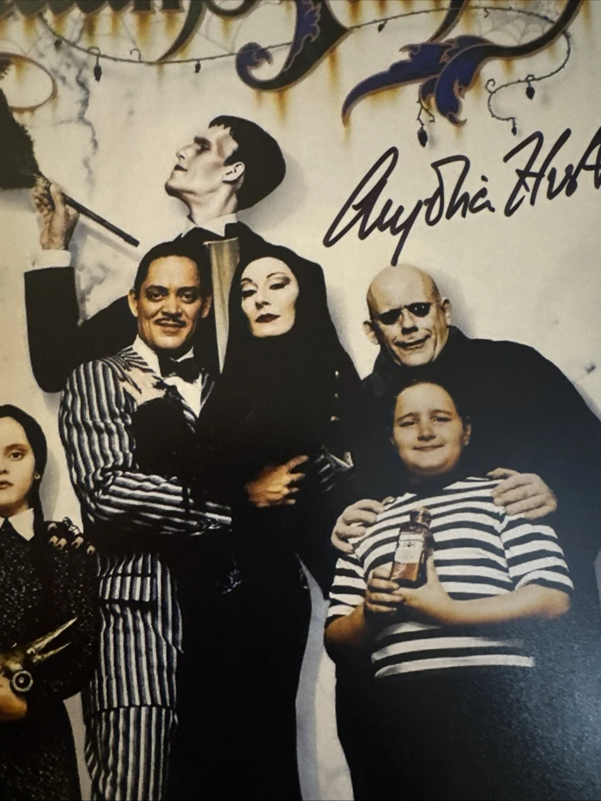 Anjelica Huston — Anjelica Huston The Addams Family 11x17 Signed Photo Poster OCCM, изображение 4